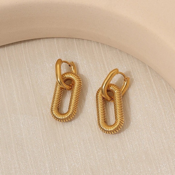 NEW💎18K Gold Link Loop Huggie Earrings*Hoop Earrings*Two Earrings In One - Picture 8 of 10